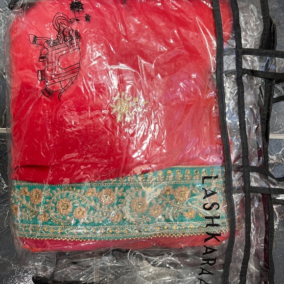 Lashkaraa Teal and Red Saree - Picture 4 of 9